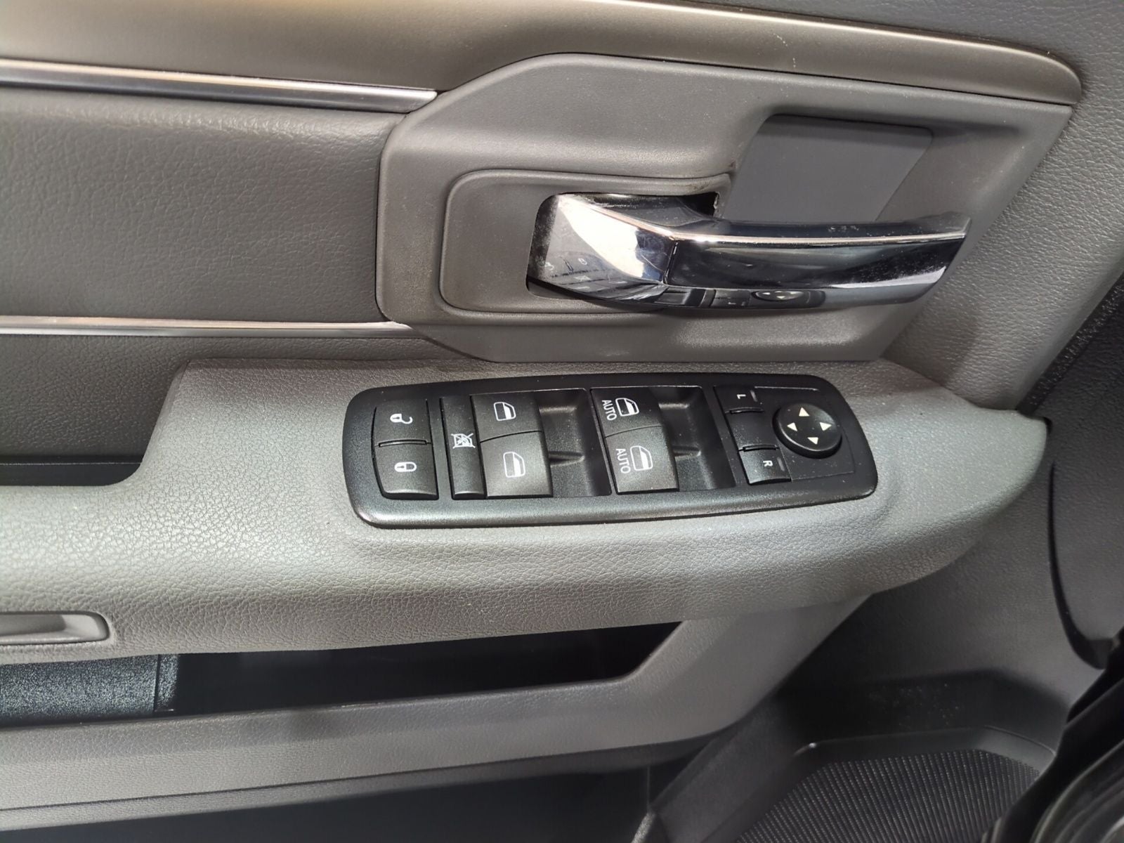 2017 RAM 1500 SLT