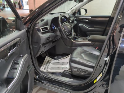 2021 Toyota Highlander Hybrid Platinum