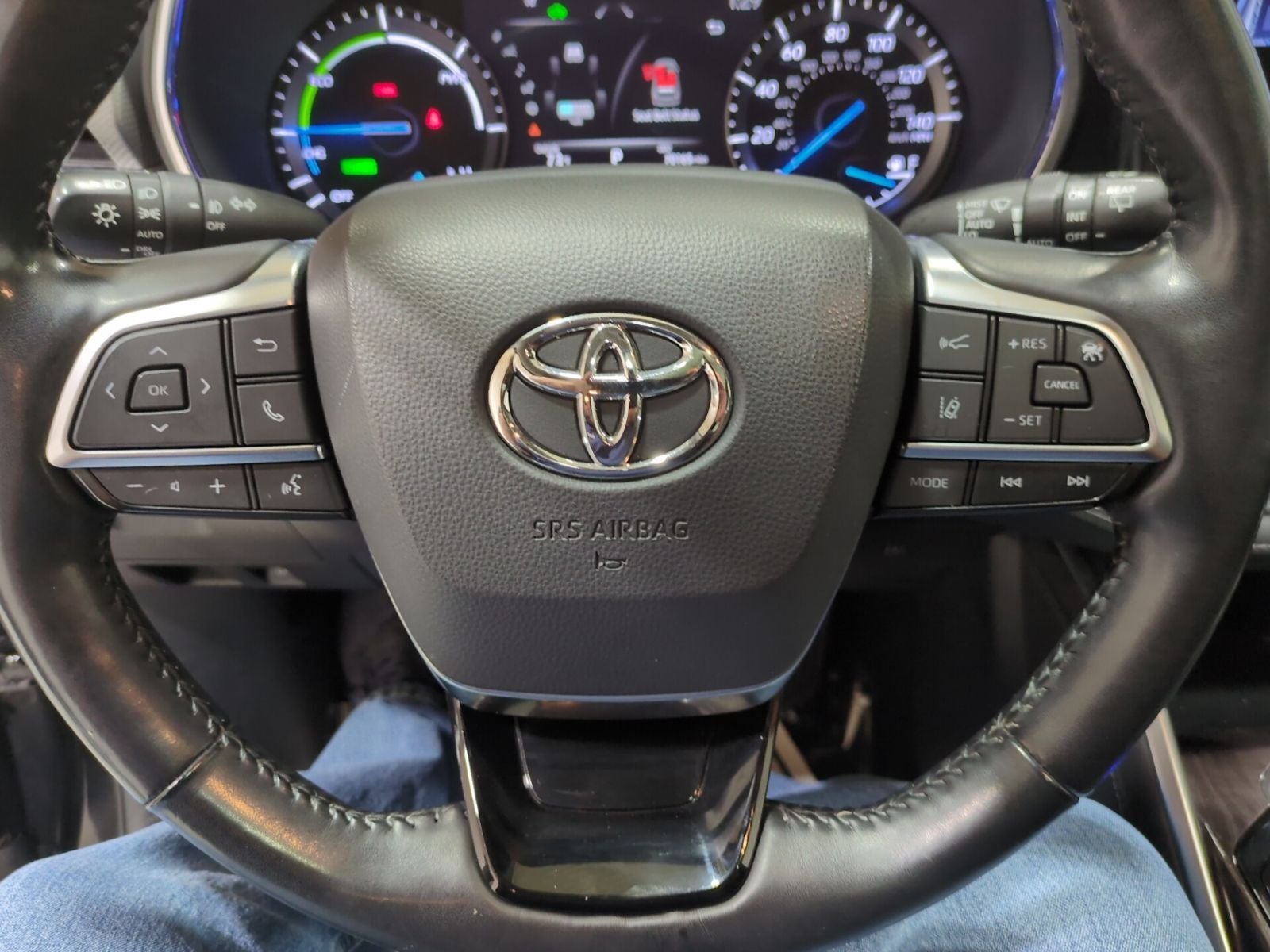 2021 Toyota Highlander Hybrid Platinum
