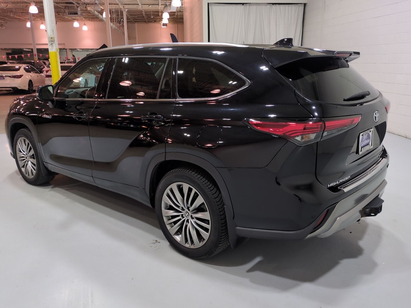 2021 Toyota Highlander Hybrid Platinum