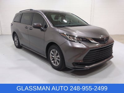 2022 Toyota Sienna LE 8 Passenger