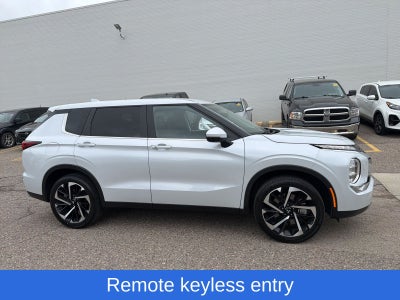 2023 Mitsubishi Outlander SE