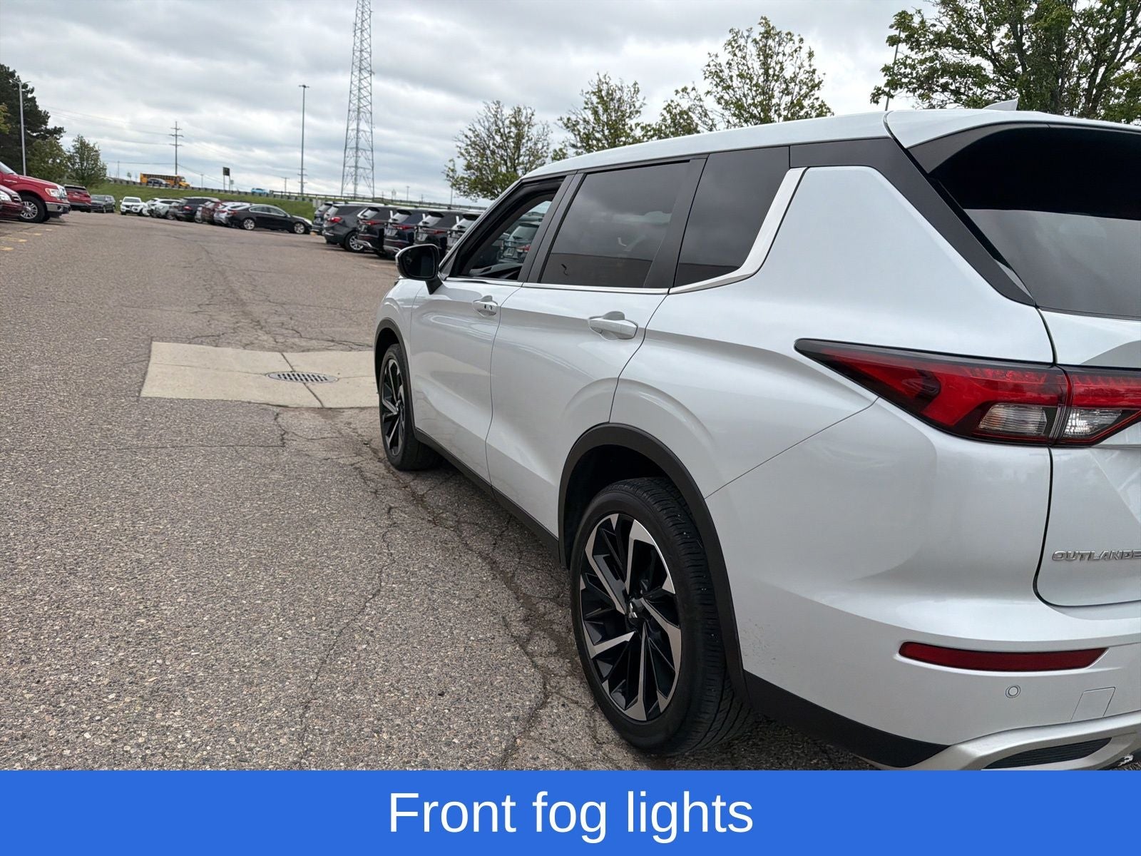 2023 Mitsubishi Outlander SE