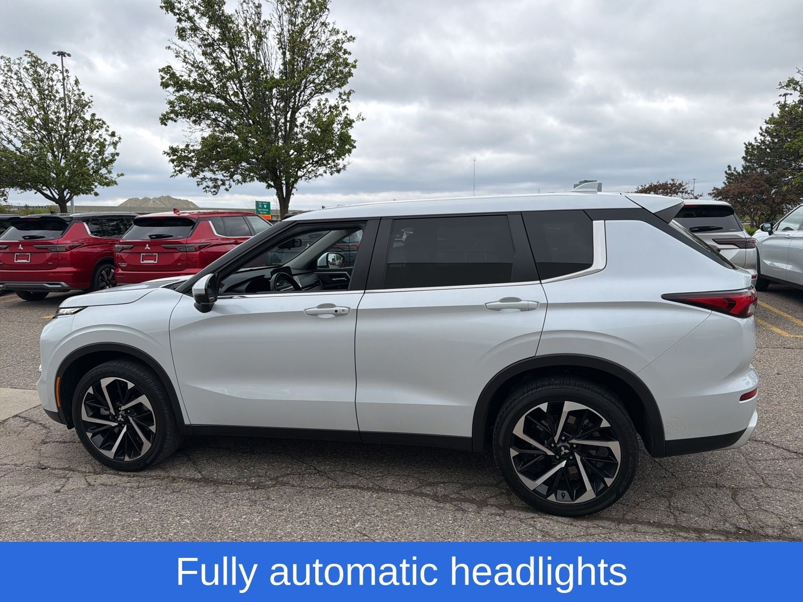 2023 Mitsubishi Outlander SE