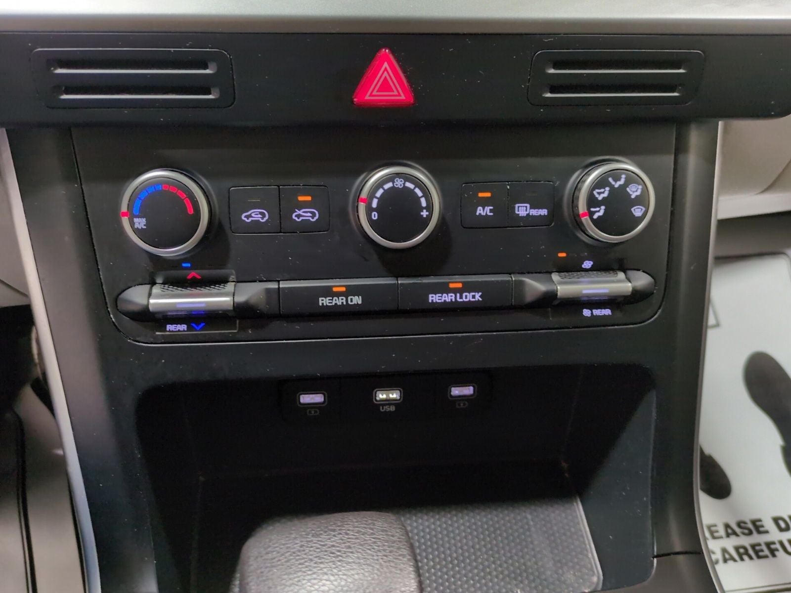 2024 Kia Carnival LX