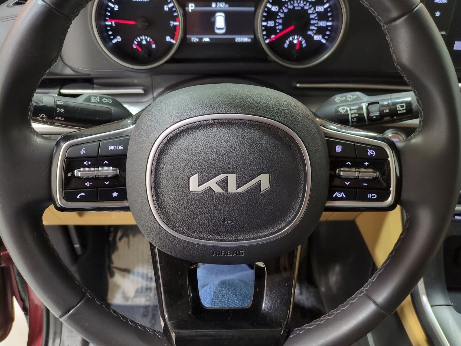 2024 Kia Carnival LX