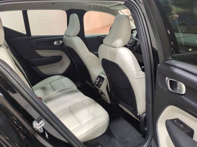 2022 Volvo XC40 Momentum